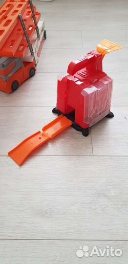 Автовоз HotWheels с пусковой установкой в подарок