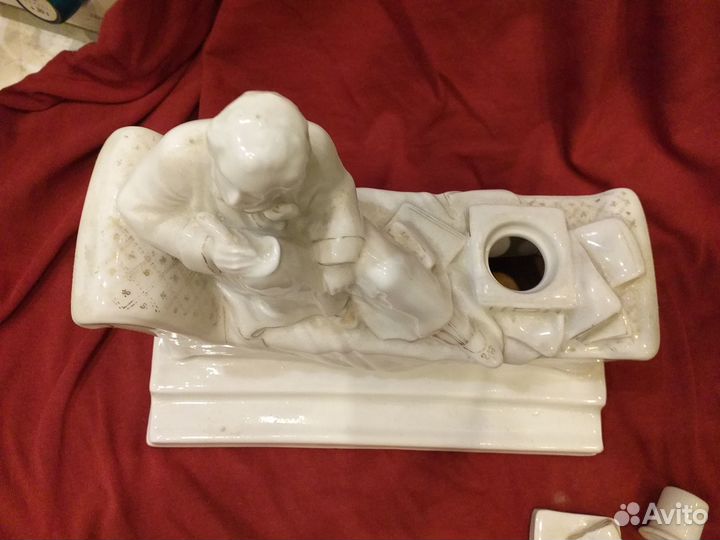 Фарфор.Пушкин на диване.Чернильница.лфз