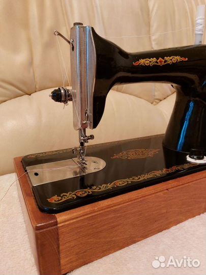 Швейная ручная машина времён СССР