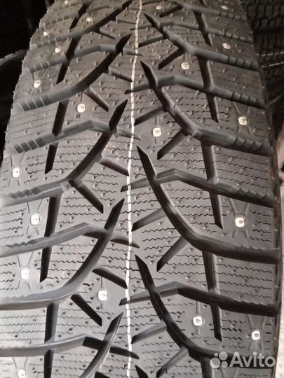 Bridgestone Blizzak Spike-02 SUV 225/65 R17 106T