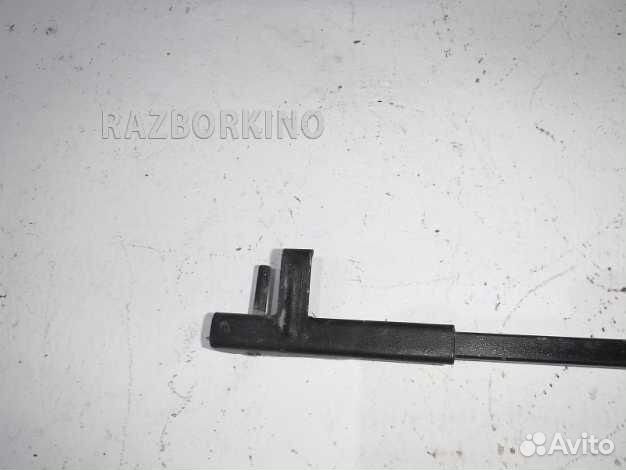 Поводок стеклоочистителя передний