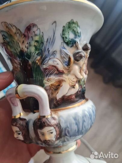Старинная фарфоровая ваза-кубок