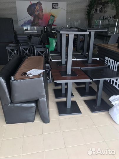 Диван со столиком