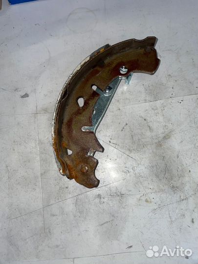 Колодки тормозные задние Fusion-Fiesta2001 барабан