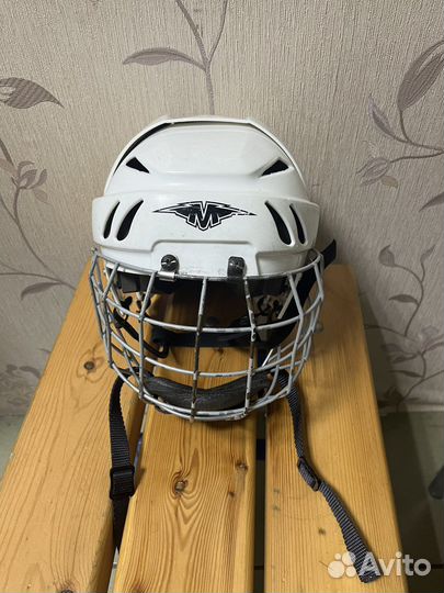 Хоккейный шлем