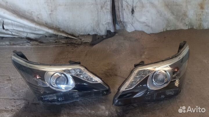 Фара левая фара правая Toyota Avensis t27 ксенон
