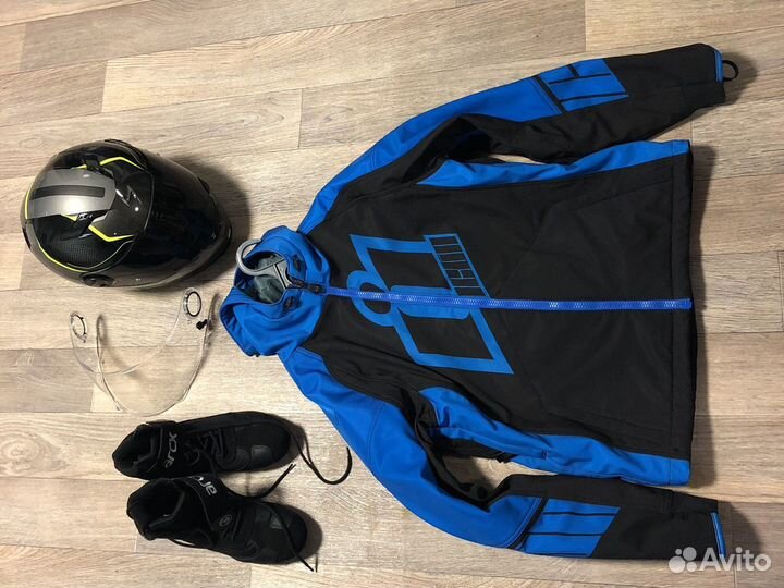 Продается мотоэкипировка размер М кроссовки 43. От