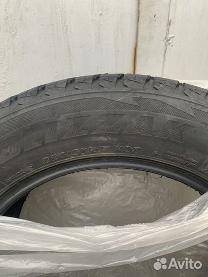 Bridgestone Blizzak DM-V2 225/60 R17