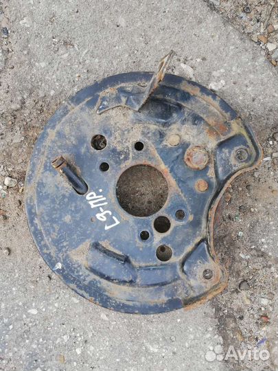 Щит тормозной правый Митсубиси Лансер 9