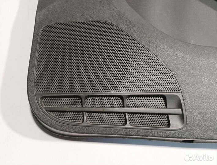 Обшивка передняя правая на Volkswagen Jetta 6