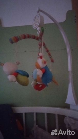 Музыкальный мобиль на кроватку