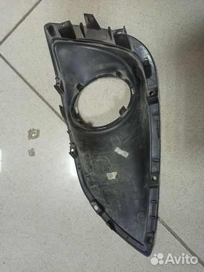 Рамка левой противотуманной фары ix35