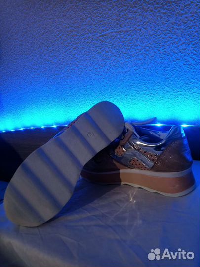 Кроссовки для девочки