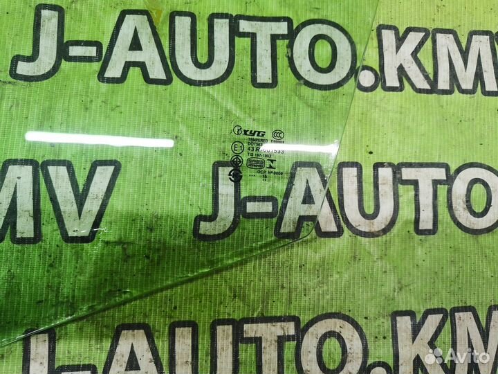 Стекло двери Nissan Sunny