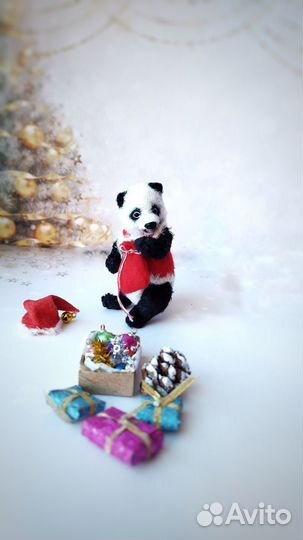 Игрушка тедди Панда Санта миниатюрная вязаная