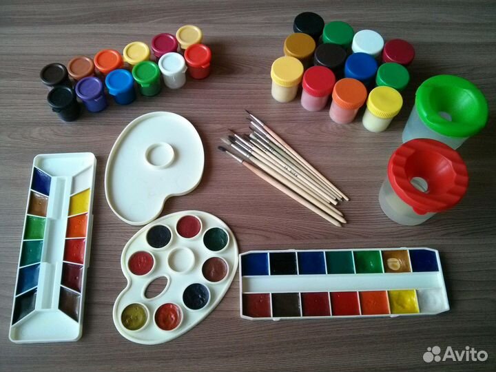 Принадлежности для рисования красками 