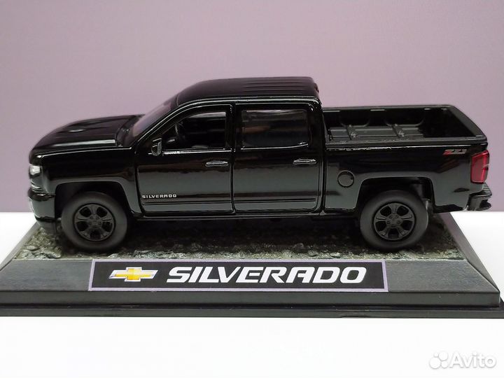 1:43 Chevrolet Silverado 2017