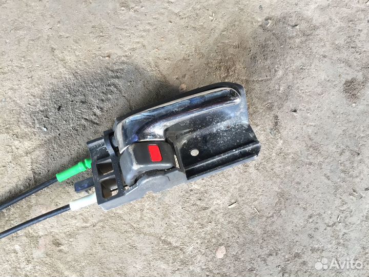 Замок двери передний правый Toyota Hilux 2005-2015