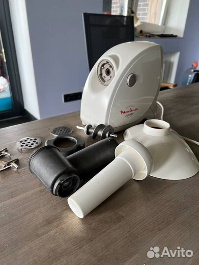 Мясорубка электрическая moulinex