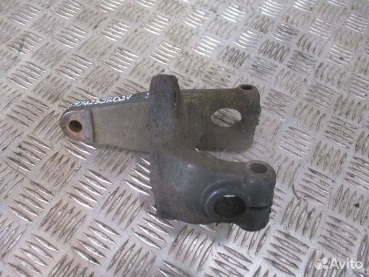 Кронштейн передней рессоры левый Scania 1739454