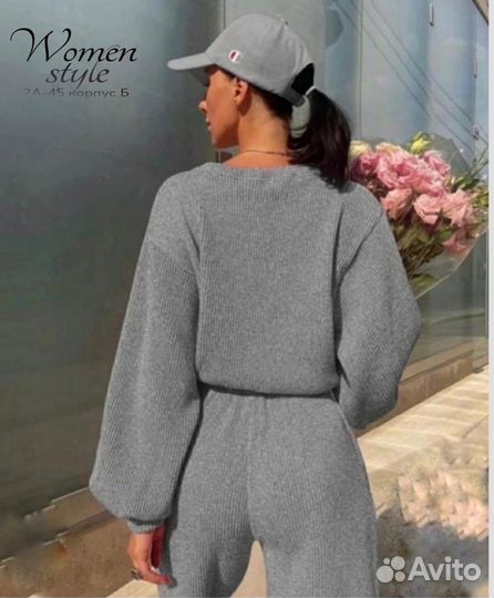 Спортивный костюм женский