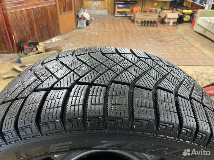 Pirelli Ice Zero FR 225/50 R17 98H