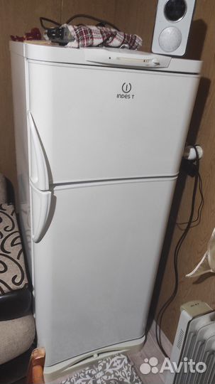 Холодильник бу indesit