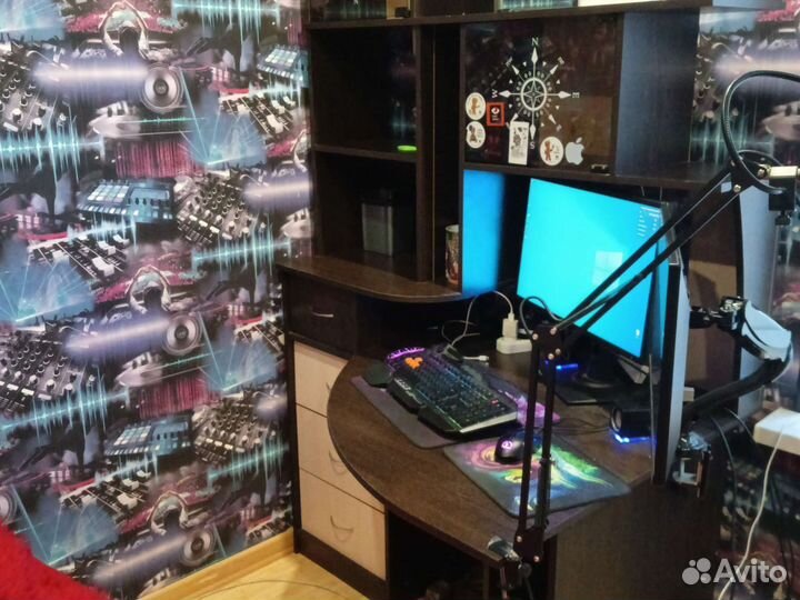 Компьютерный стол