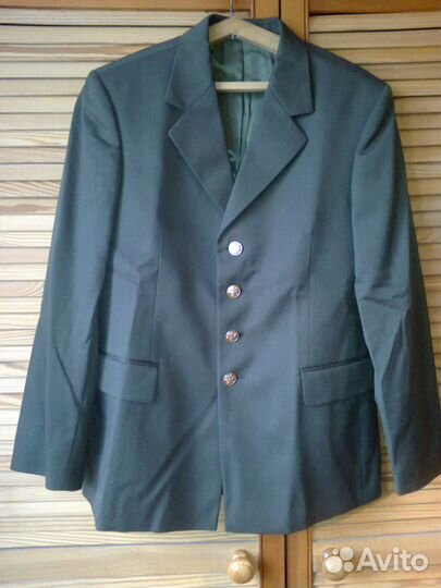 Китель, брюки офицера, фуражка