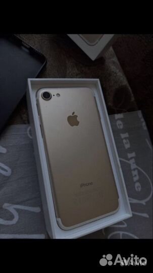 Телефон iPhone 7
