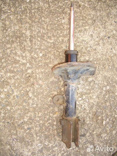 Амортизатор передний правый Хёндэ Туссан с04-10г