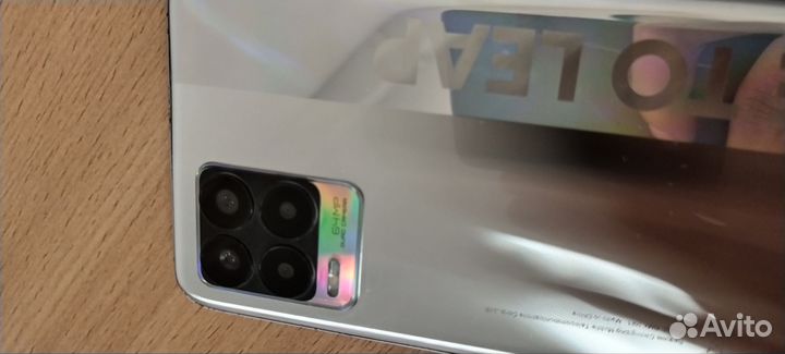 Телефон realme 8