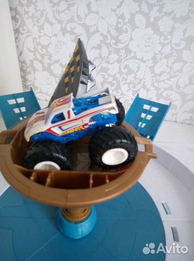 Набор игровой Hot Wheels Monster Trucks Столкновен