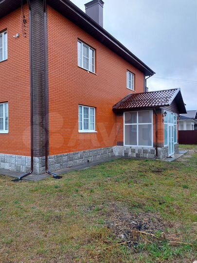 Коттедж 288 м² на участке 10 сот.