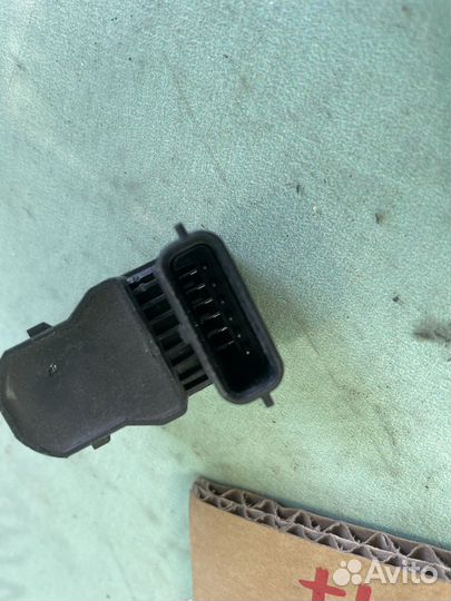 Датчик парктроника передний toyota rav 4 xa50