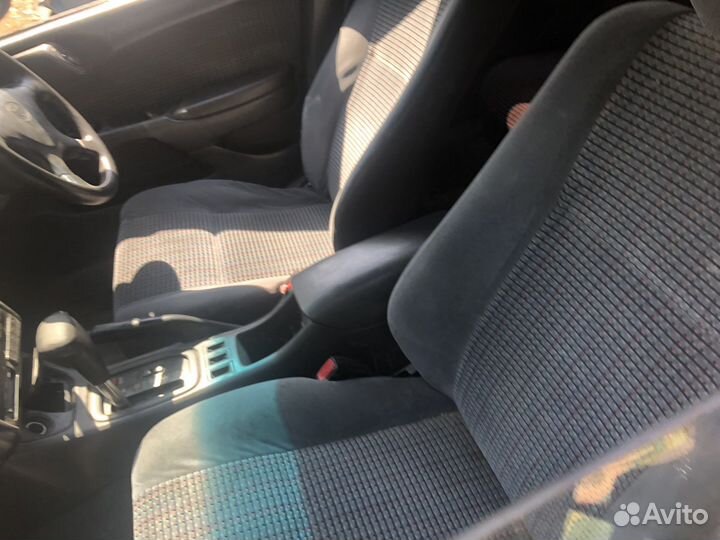 Передние сидения toyota corona