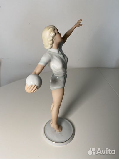 Фарфоровая статуэтка Гимнастка с мячом Wallendorf