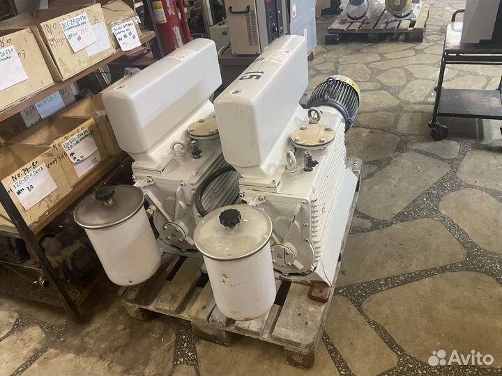 Золотниковый вакуумный насос Leybold DK 200