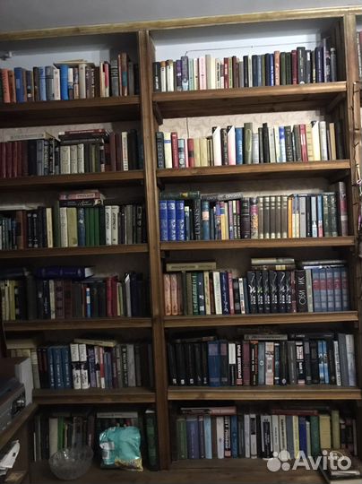 Продается библиотека, свыше тысячи томов