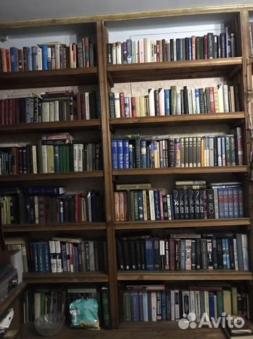 Продается библиотека, свыше тысячи томов