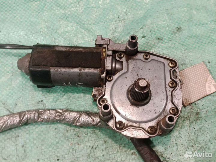 Мотор стеклоподъемника задний Audi A6 C4