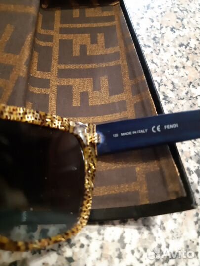 Солнезащитные очки Fendi