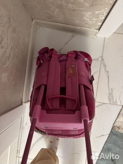 Рюкзак для девочки на колесиках