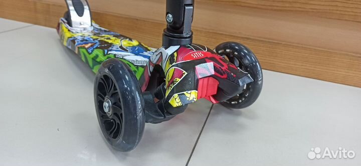 Самокат трехколесный sitis Pickle джокер