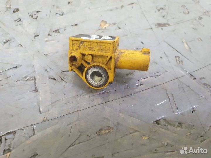 Датчик удара Mercedes E-Class W212 2.1D 2012