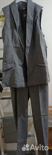 Костюм брюки жилет 48 размер новый