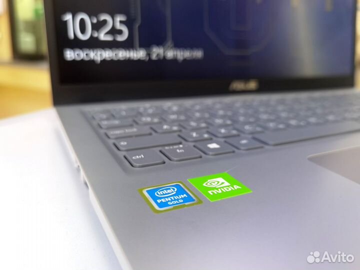 Ноутбук Asus; Intel Gold Nvidia GeForce MX130 (чв)