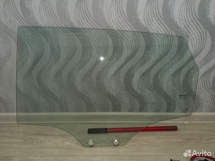 Стекло заднее левое kia rio хэтчбек 2013г