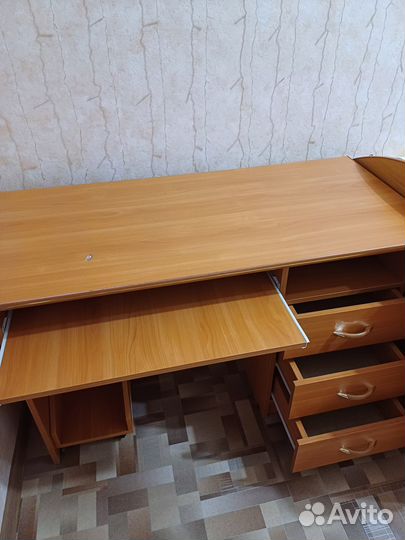 Компьютерный/письменный стол