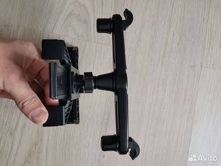 Держатель для планшета в авто